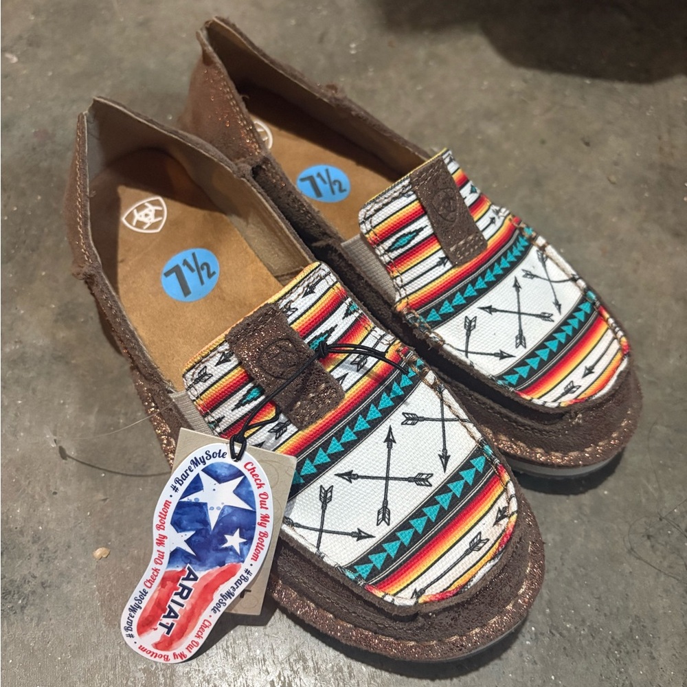 ARIAT Rose Gold / Arrow Print Cruiser shoes
